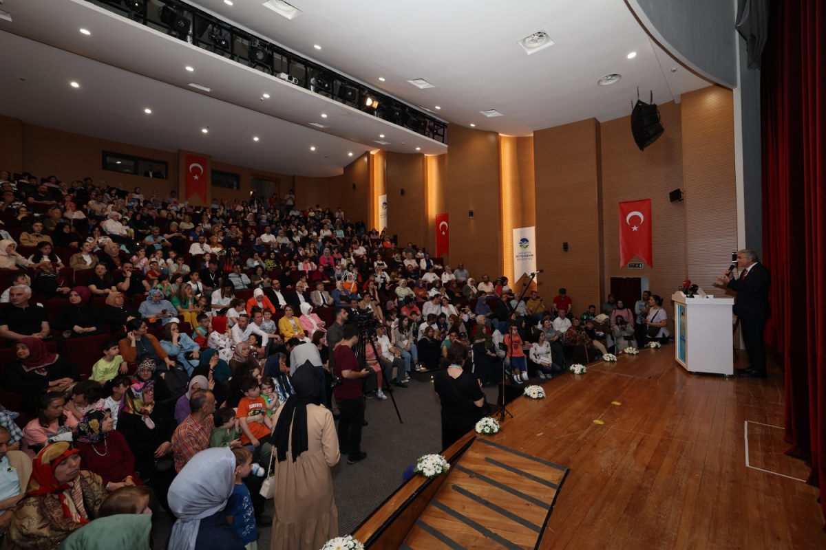 Çocuk gülerse dünya güler