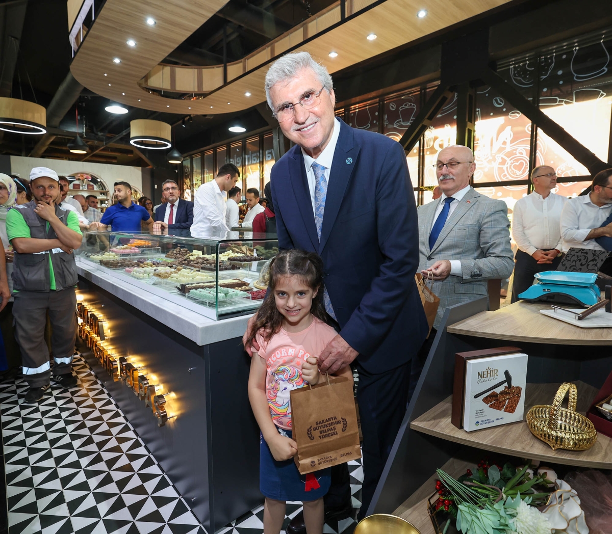 Nehir Çikolata hizmete açıldı. 