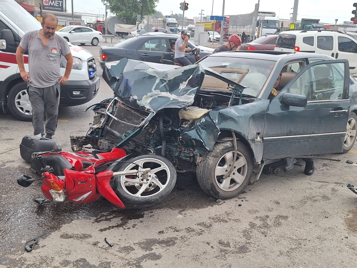 D 100'de trafik kazası 