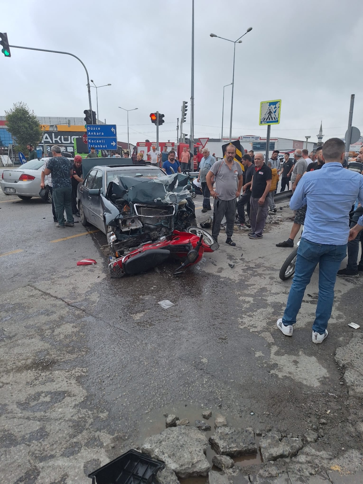D 100'de trafik kazası 