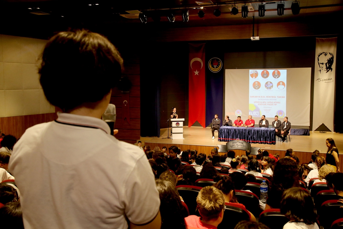 Büyükşehir hentbol minik sporseverlerle buluştu