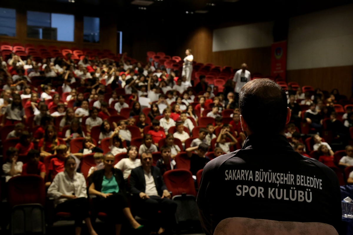 Büyükşehir hentbol minik sporseverlerle buluştu