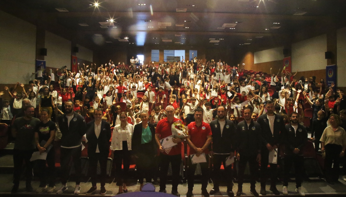 Büyükşehir hentbol minik sporseverlerle buluştu