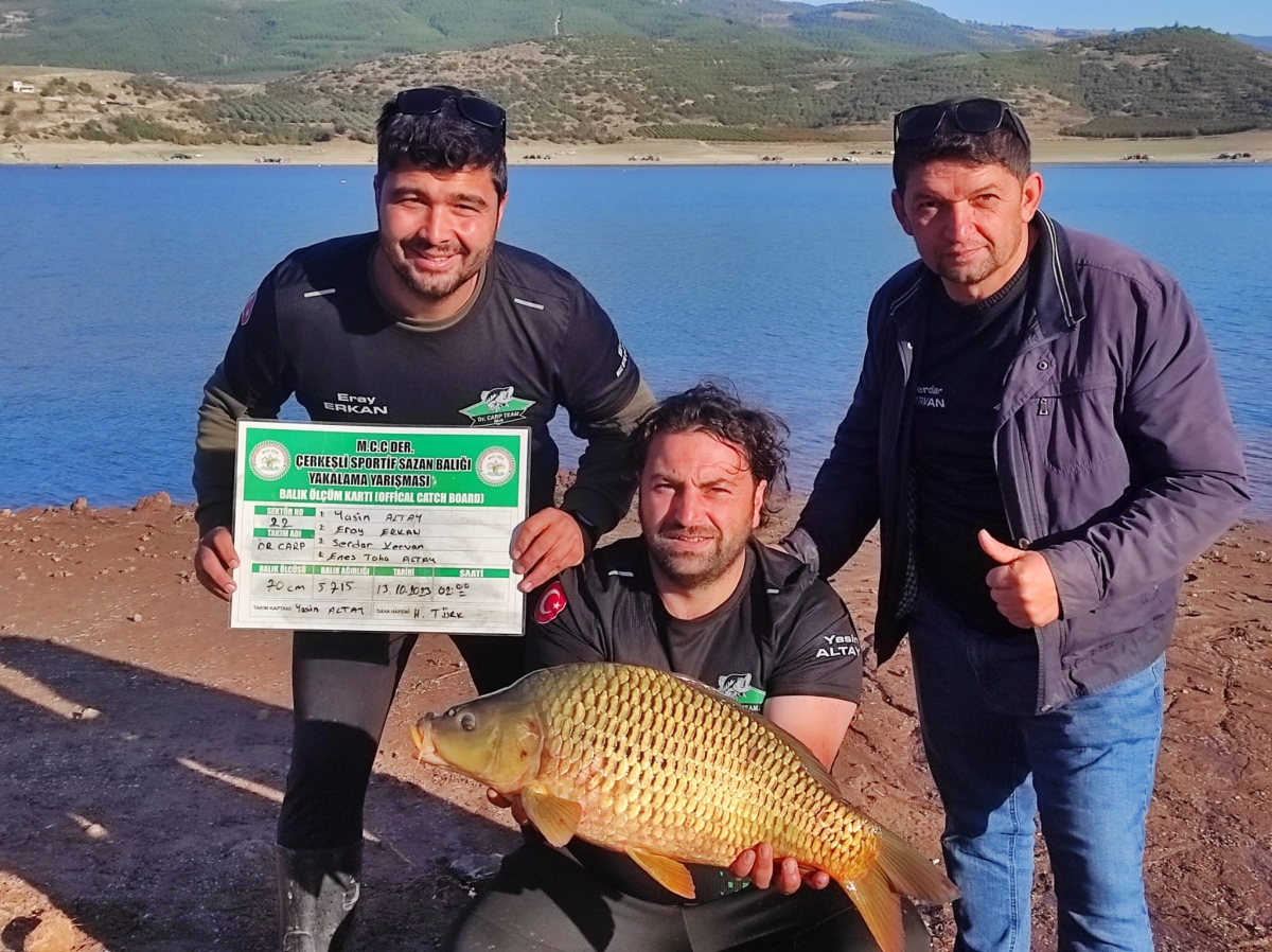 En büyük sazanı tutmak için yarıştılar