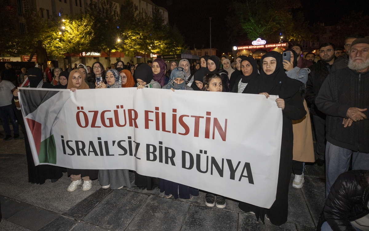 İsrail'in Gazze'deki hastaneye saldırısı Sakarya'da protesto ediliyor