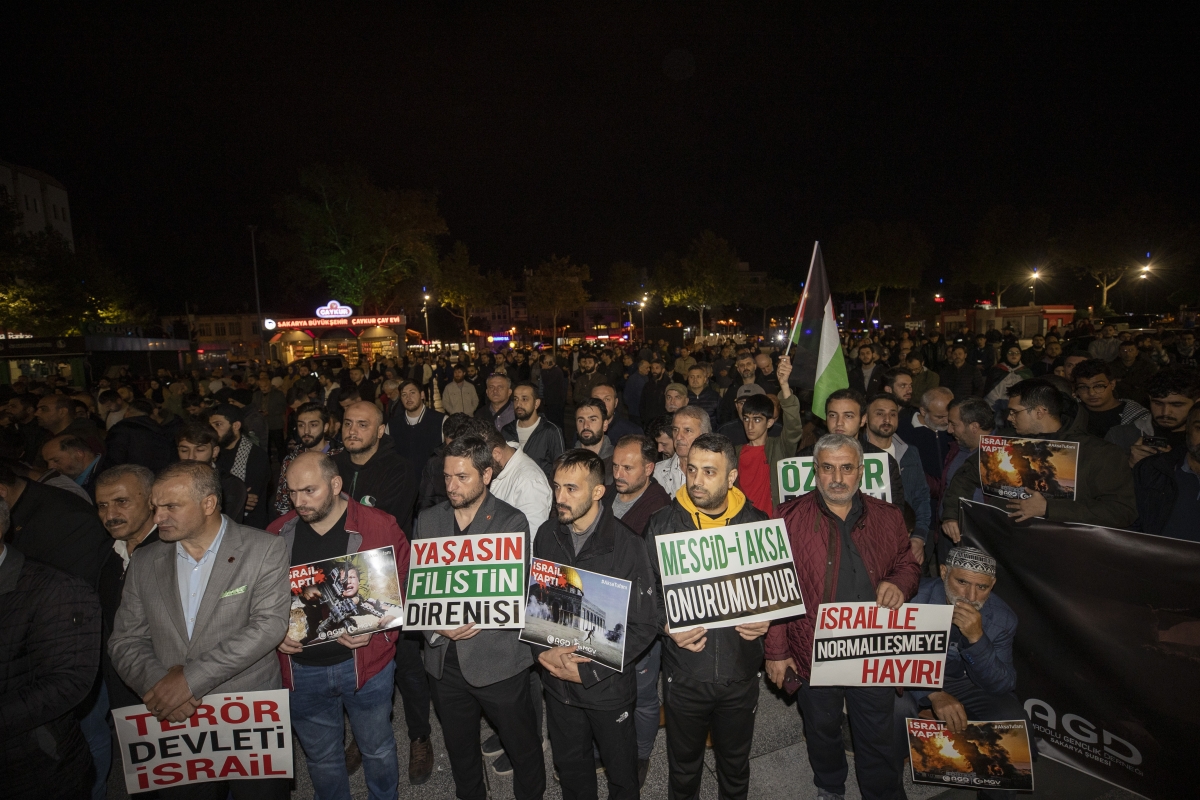 İsrail'in Gazze'deki hastaneye saldırısı Sakarya'da protesto ediliyor