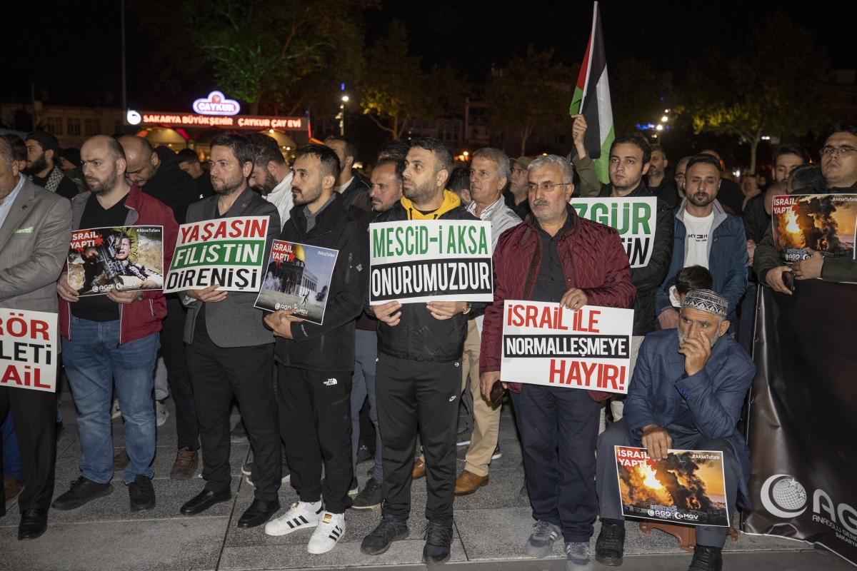 İsrail'in Gazze'deki hastaneye saldırısı Sakarya'da protesto ediliyor