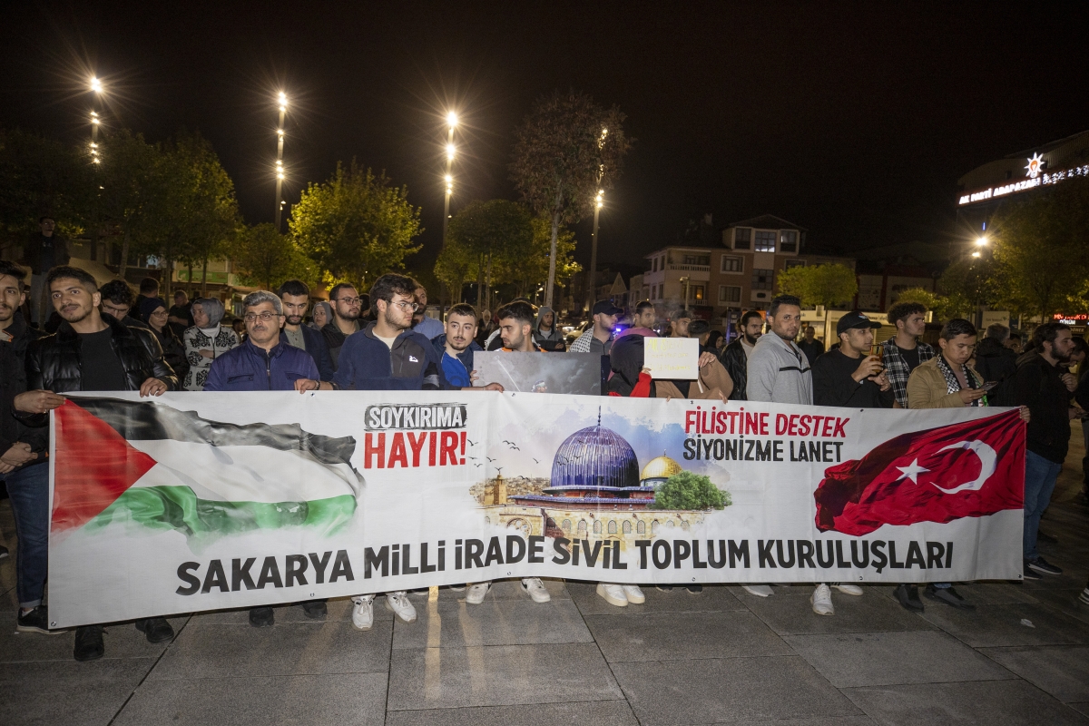 İsrail'in Gazze'deki hastaneye saldırısı Sakarya'da protesto ediliyor