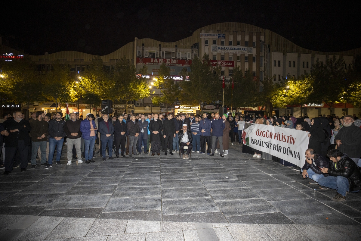 İsrail'in Gazze'deki hastaneye saldırısı Sakarya'da protesto ediliyor