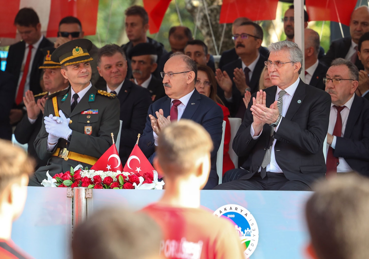Coşkulu tören