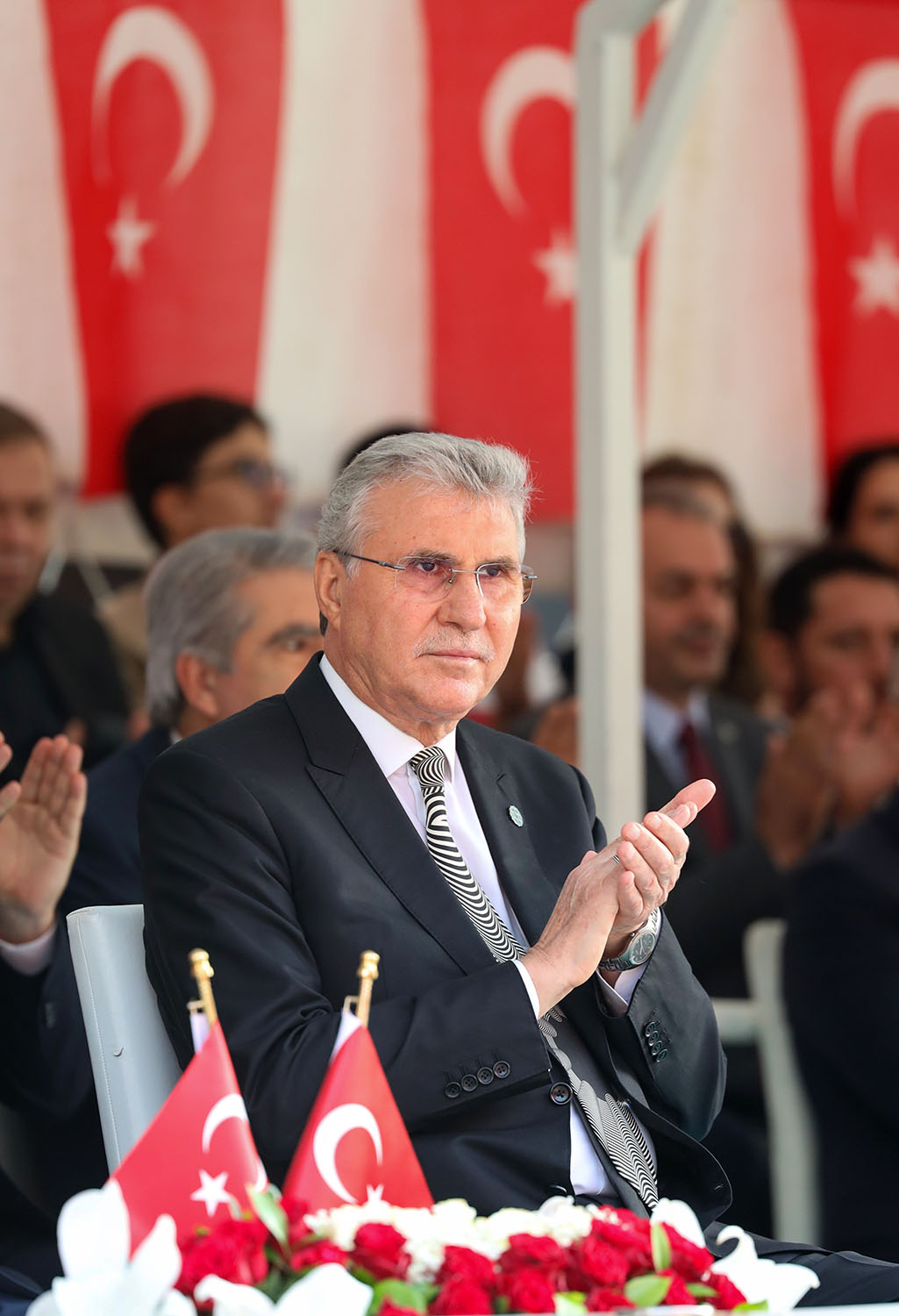Coşkulu tören
