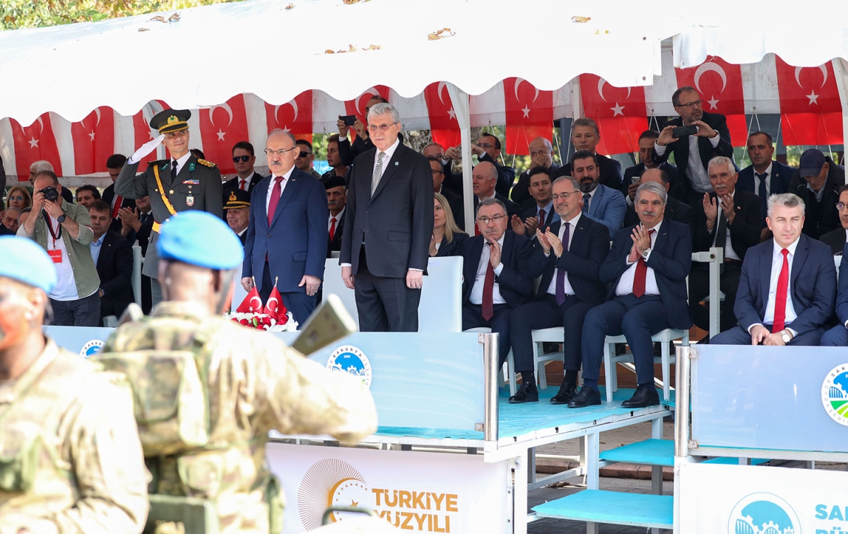 Coşkulu tören
