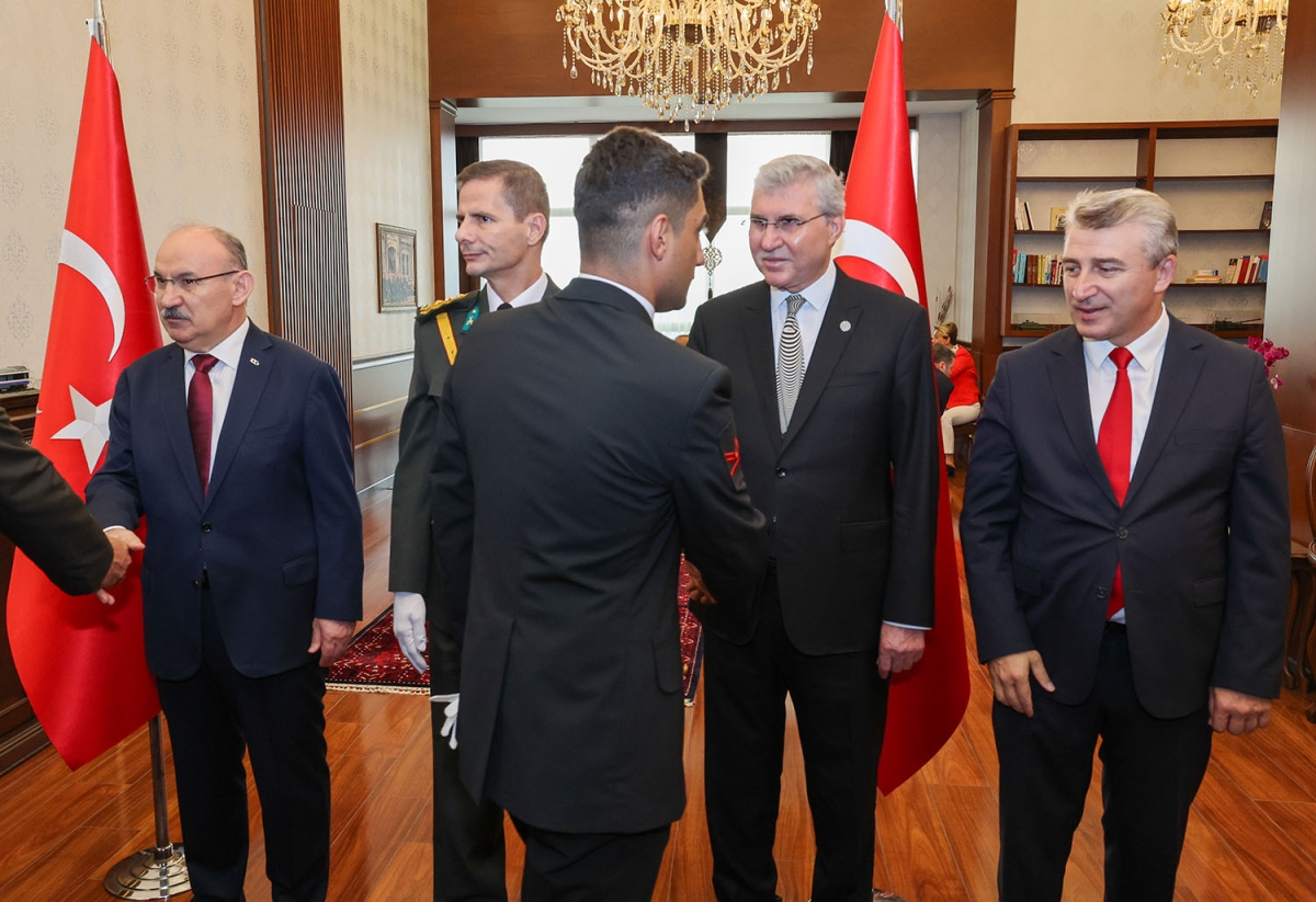 Coşkulu tören