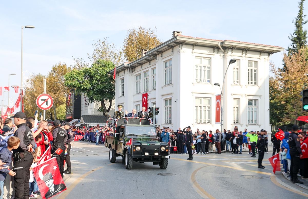 Coşkulu tören
