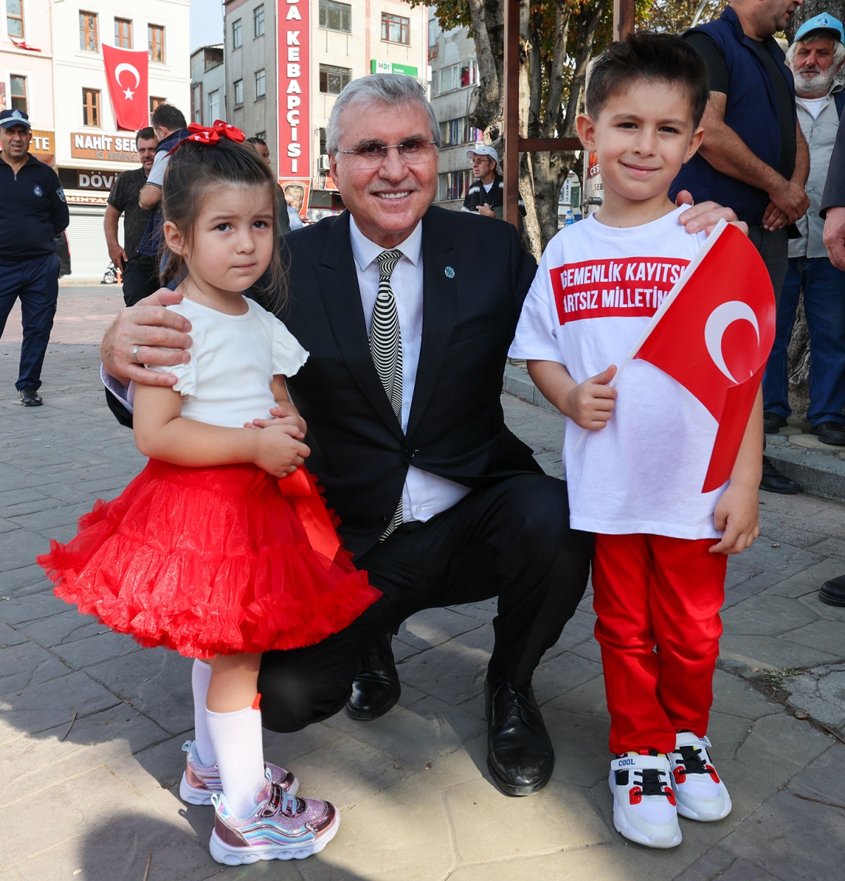 Coşkulu tören