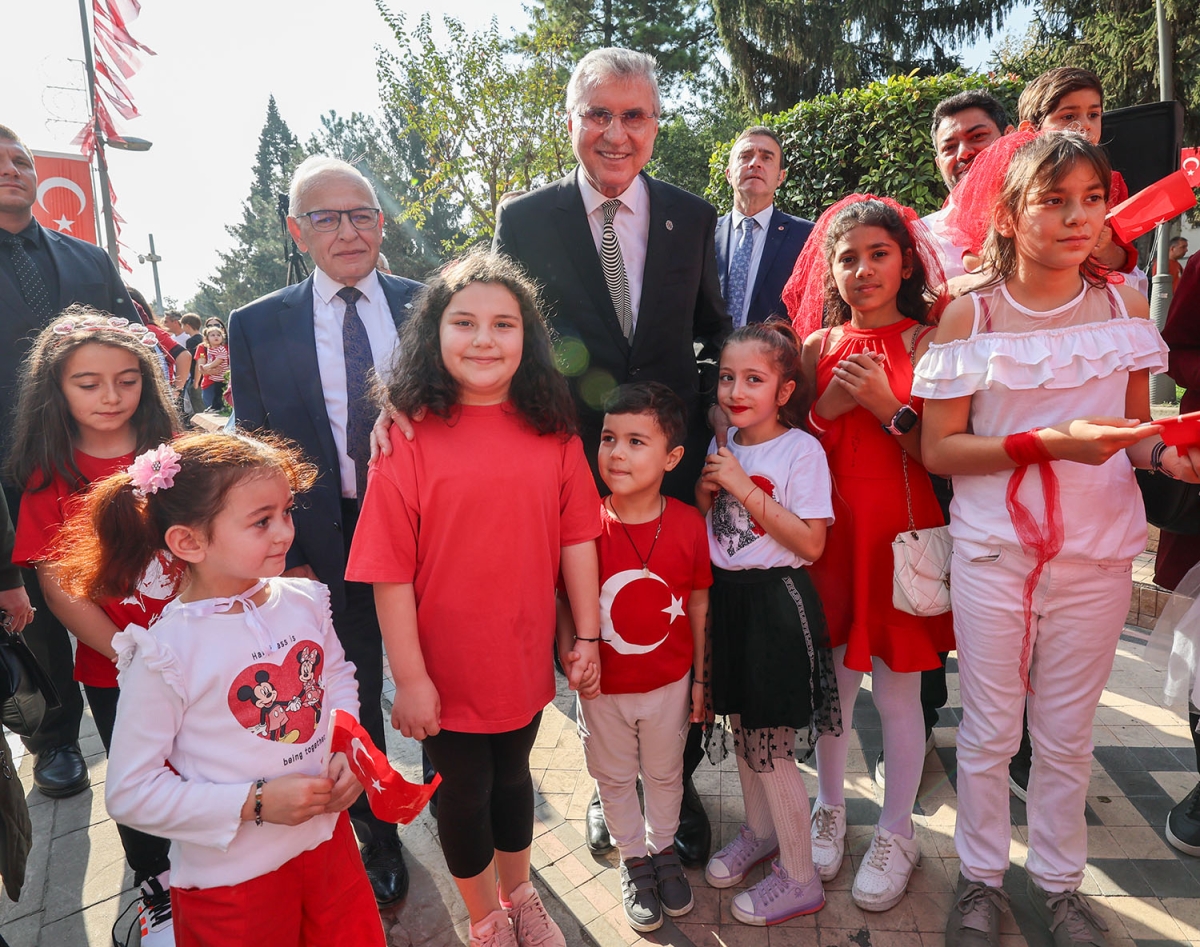 Coşkulu tören