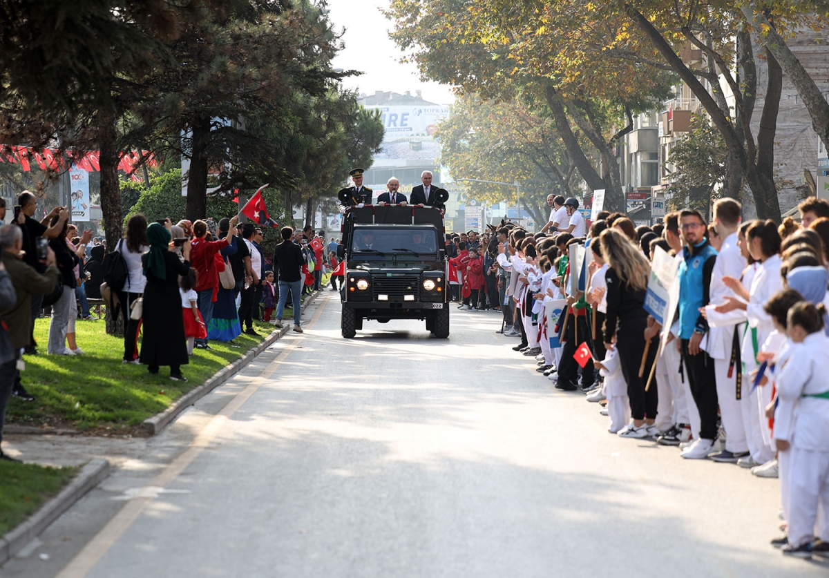 Coşkulu tören