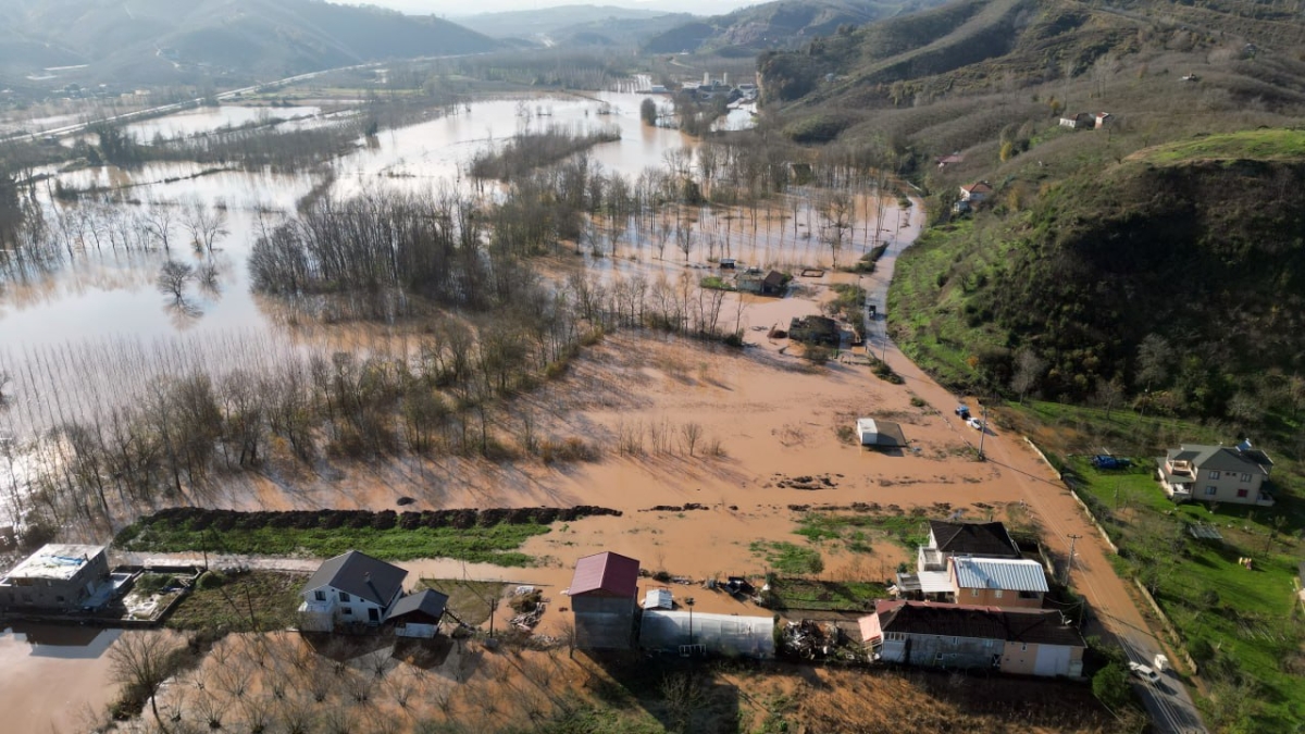 Sakarya'da sağanak taşkınlara yol açtı