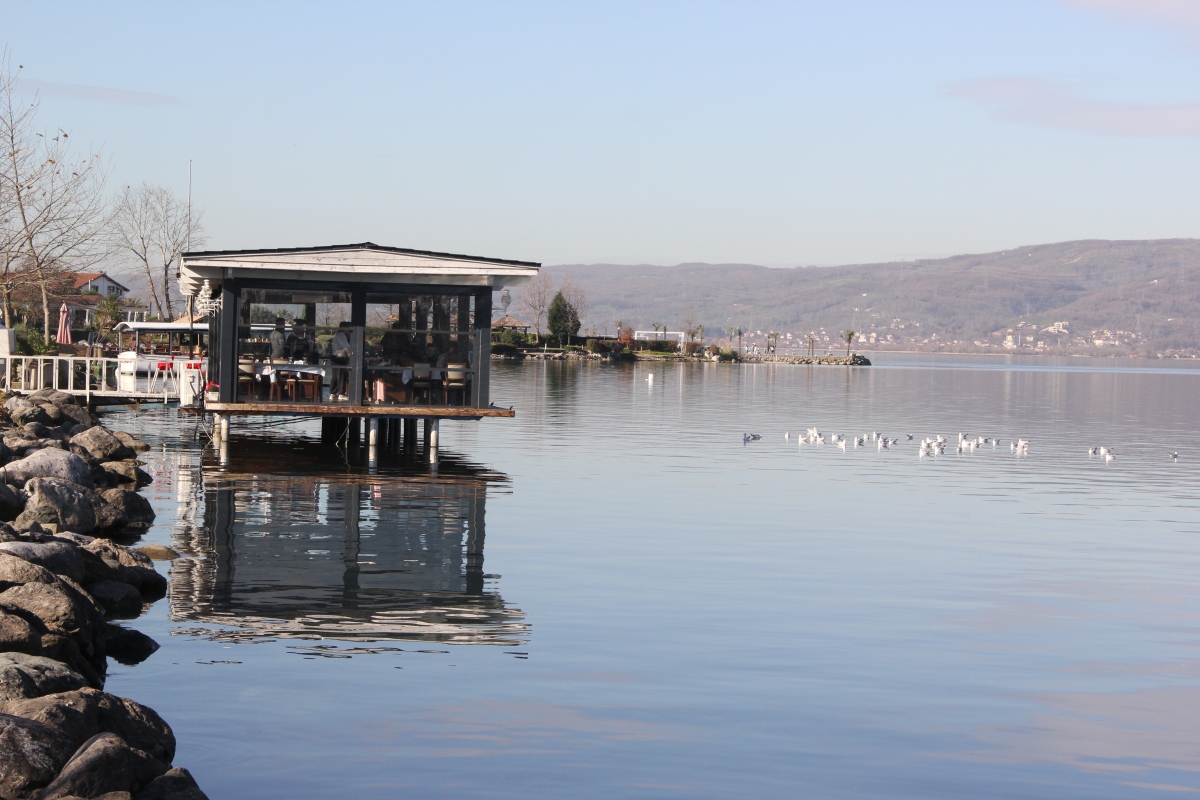 Sapanca turistlerin ilgisini çekiyor.