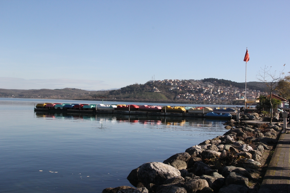Sapanca turistlerin ilgisini çekiyor.
