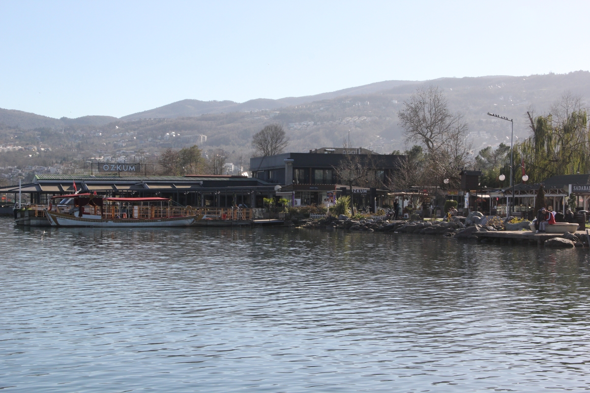 Sapanca turistlerin ilgisini çekiyor.