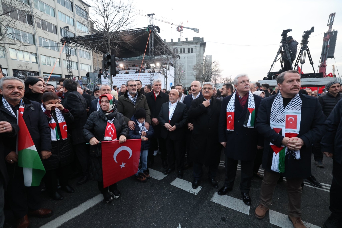 Başkan Yüce tarihi yürüyüşe katıldı