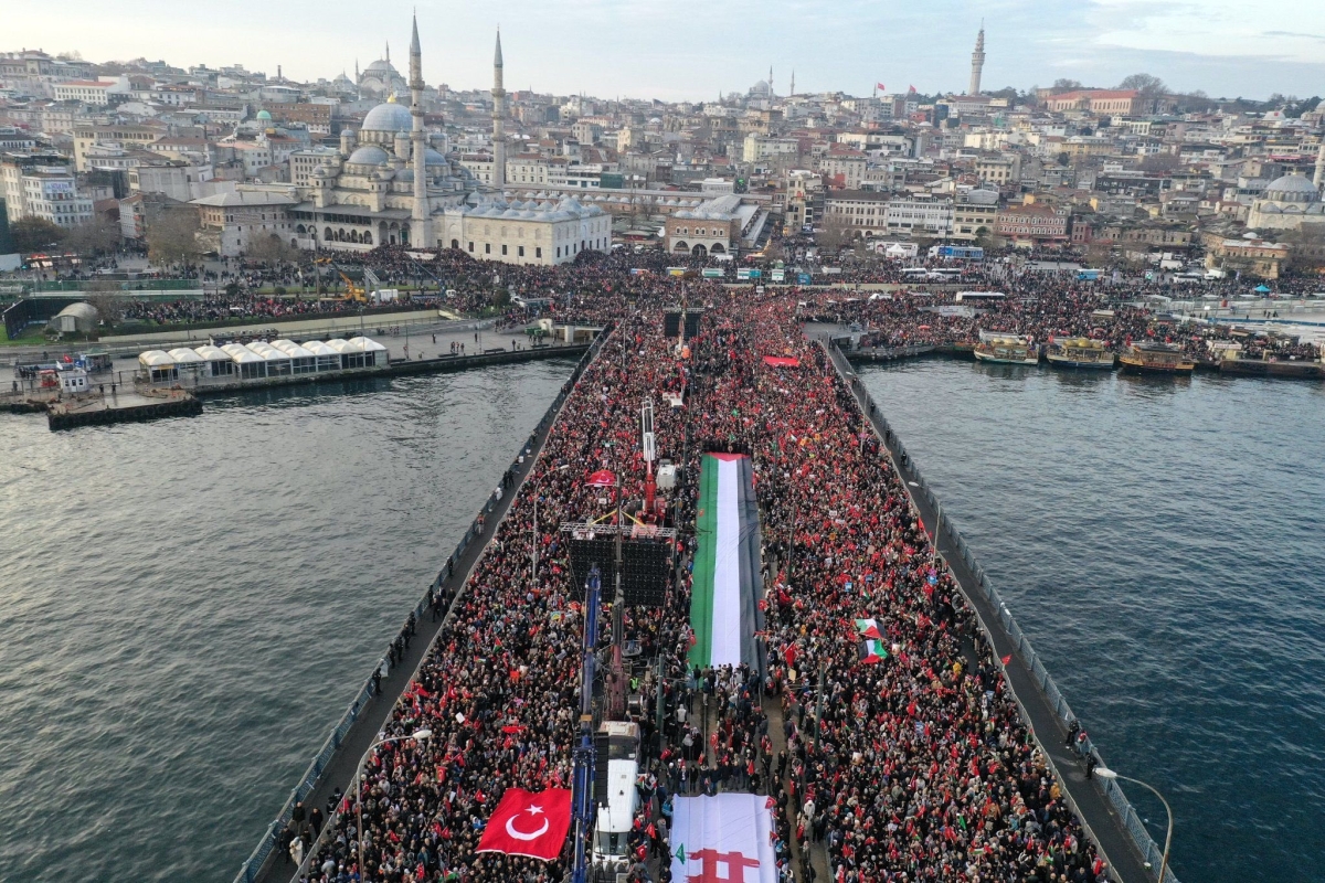 Başkan Yüce tarihi yürüyüşe katıldı