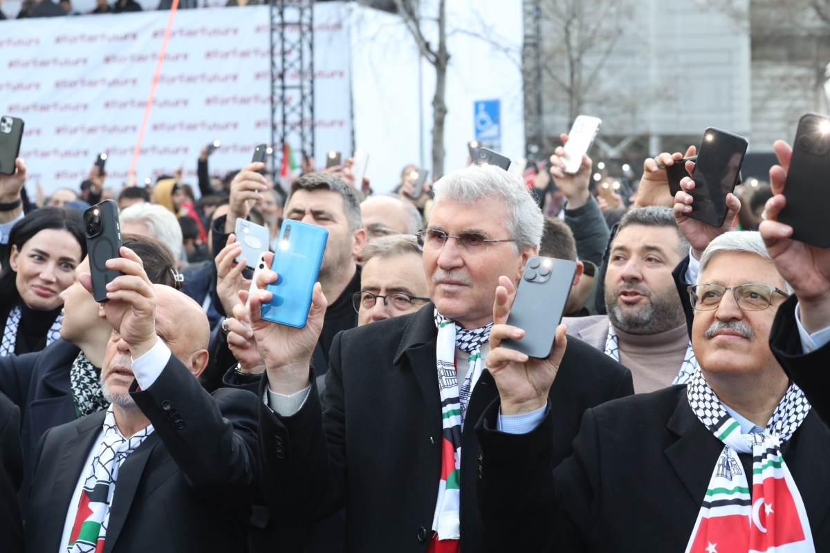 Başkan Yüce tarihi yürüyüşe katıldı