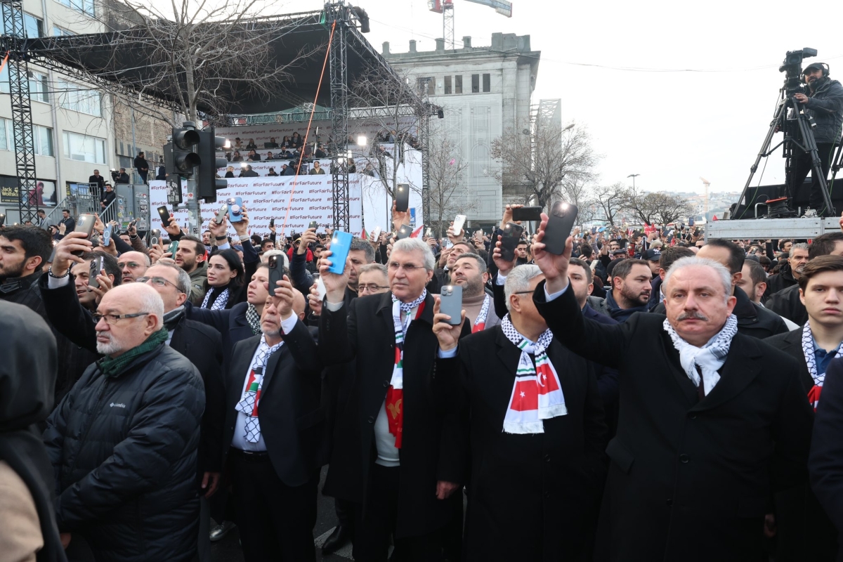 Başkan Yüce tarihi yürüyüşe katıldı