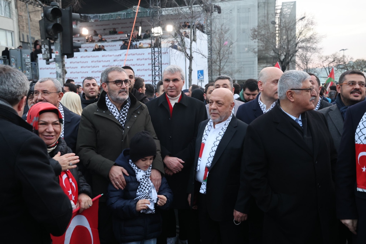 Başkan Yüce tarihi yürüyüşe katıldı