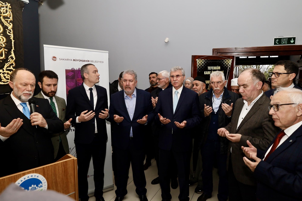 Mukaddes Emanetler’in kapıları açıldı