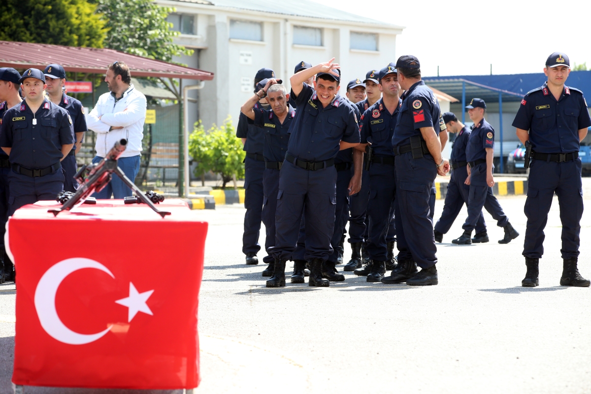 Kamuflaj giyen 47 engelli temsili askerlik yaptı