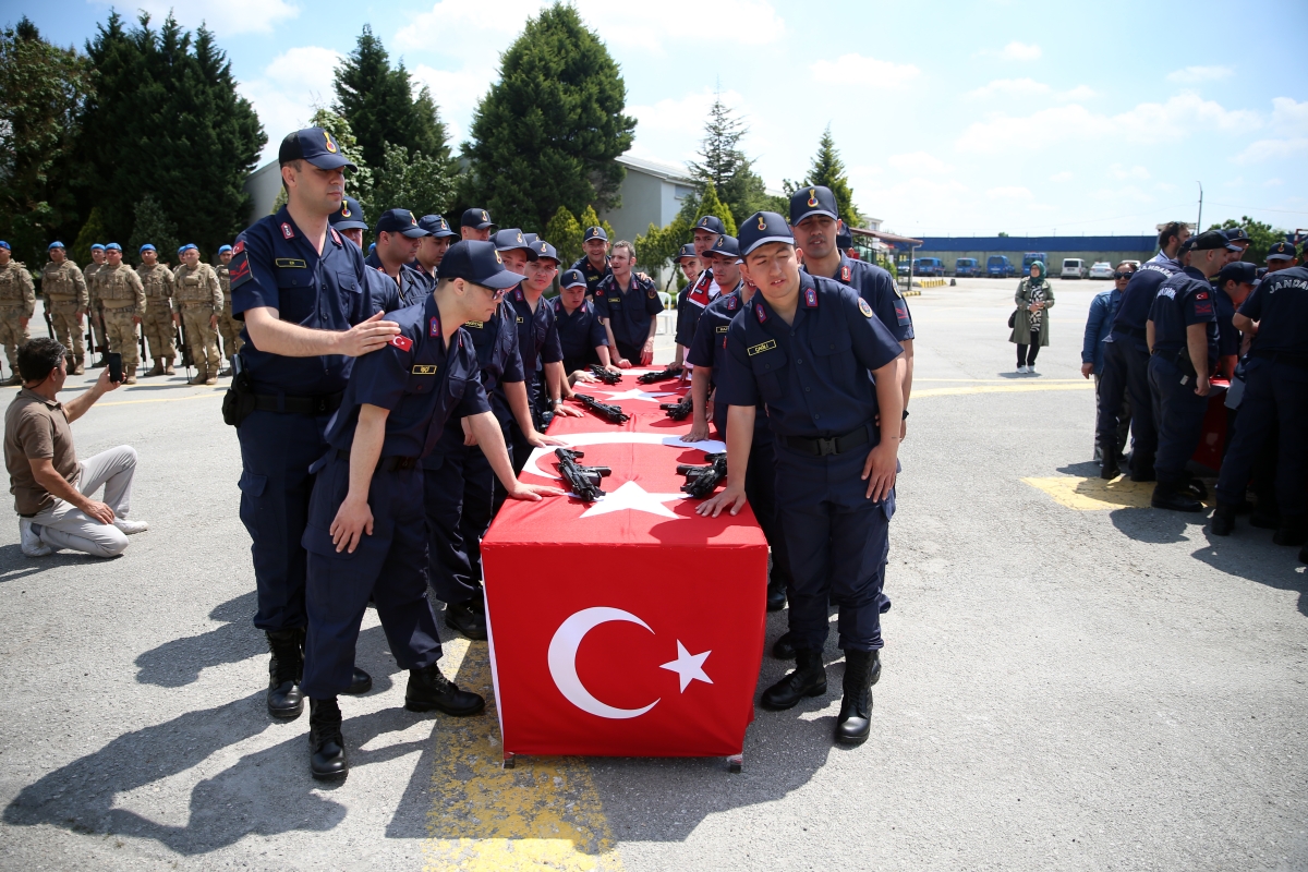 Kamuflaj giyen 47 engelli temsili askerlik yaptı