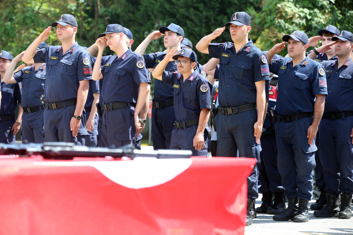 Kamuflaj giyen 47 engelli temsili askerlik yaptı
