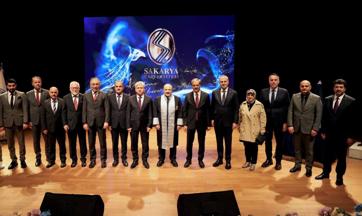 Sakarya Üniversitesi Mustafa Varank'a fahri doktora unvanı verdi