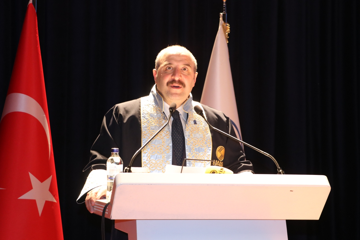 Sakarya Üniversitesi Mustafa Varank'a fahri doktora unvanı verdi