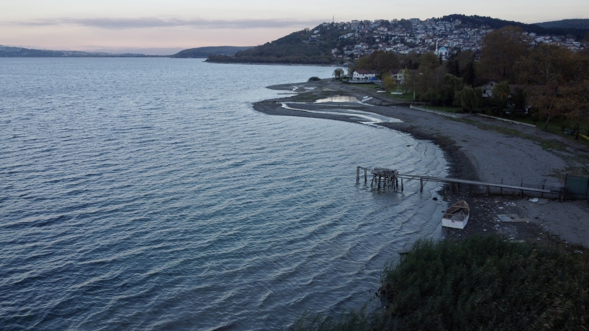 Sapanca Gölü'nde su miktarı son 5 yılın en düşük seviyesine geriledi