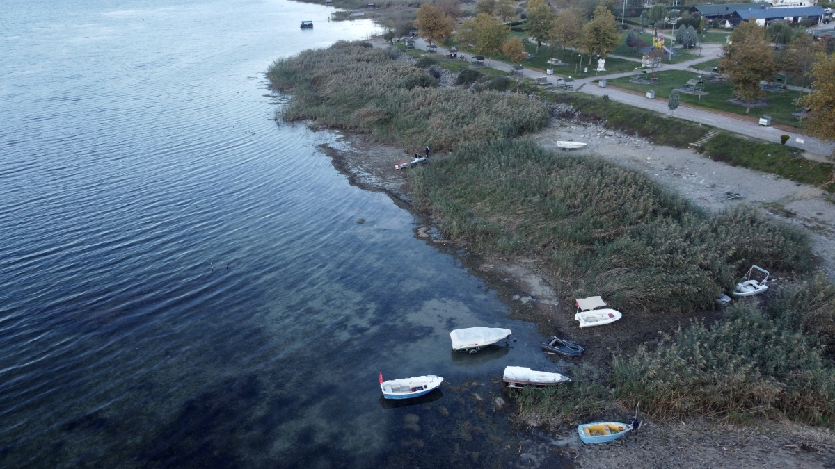 Sapanca Gölü'nde su miktarı son 5 yılın en düşük seviyesine geriledi