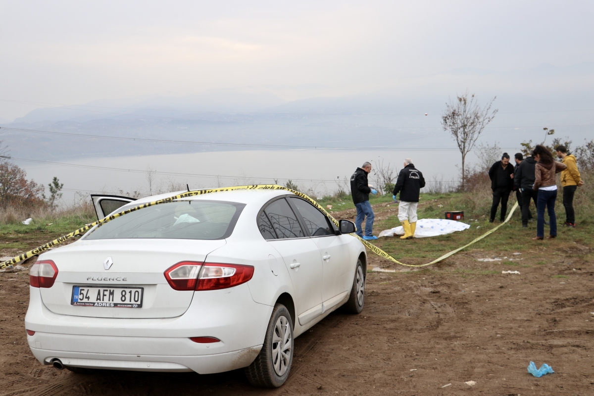 Sakarya'da bir kişi başından vurulmuş halde ölü bulundu