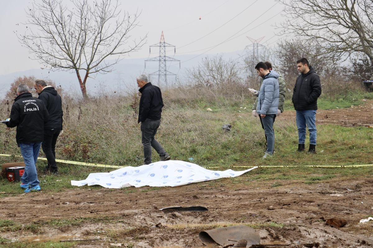 Sakarya'da bir kişi başından vurulmuş halde ölü bulundu