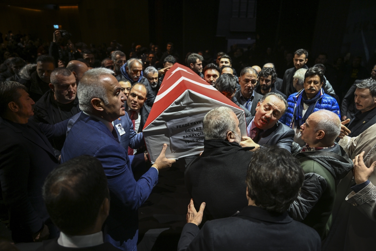 Ferdi Tayfur için AKM'de tören düzenlendi