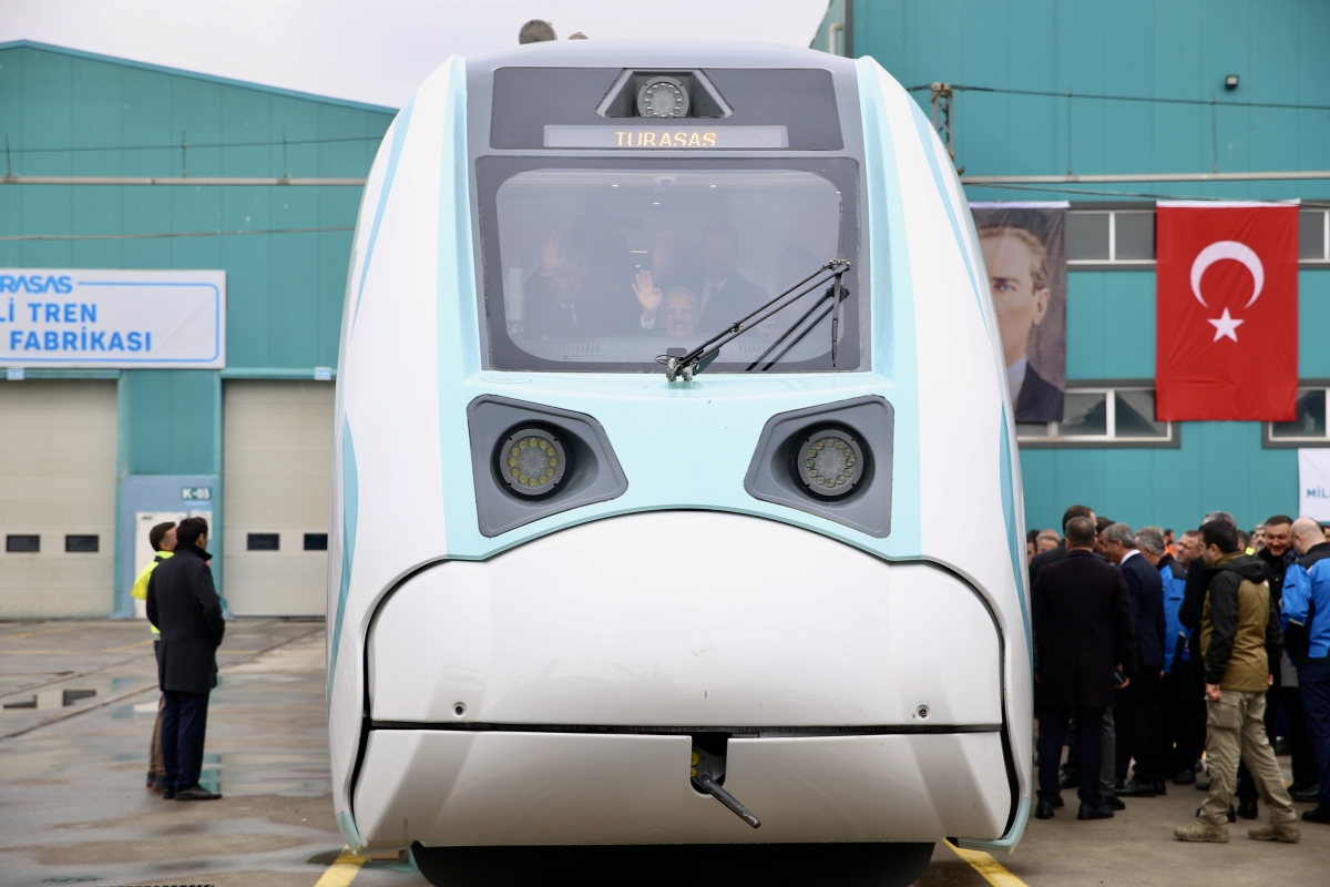 Sakarya'da Milli Elektrikli Hızlı Tren Seti'nin gövde kaynağı yapıldı