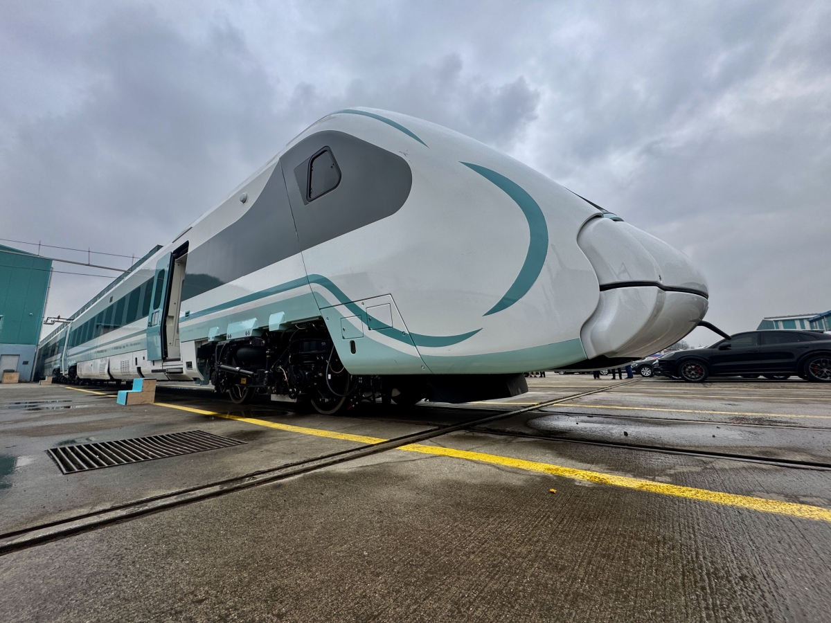 Sakarya'da Milli Elektrikli Hızlı Tren Seti'nin gövde kaynağı yapıldı