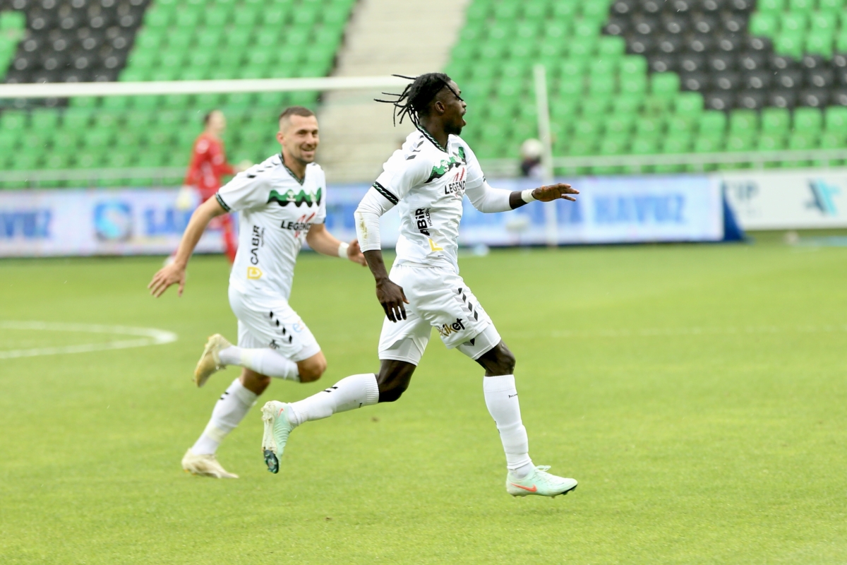 Sakaryaspor-Esenler Erokspor Foto Galeri