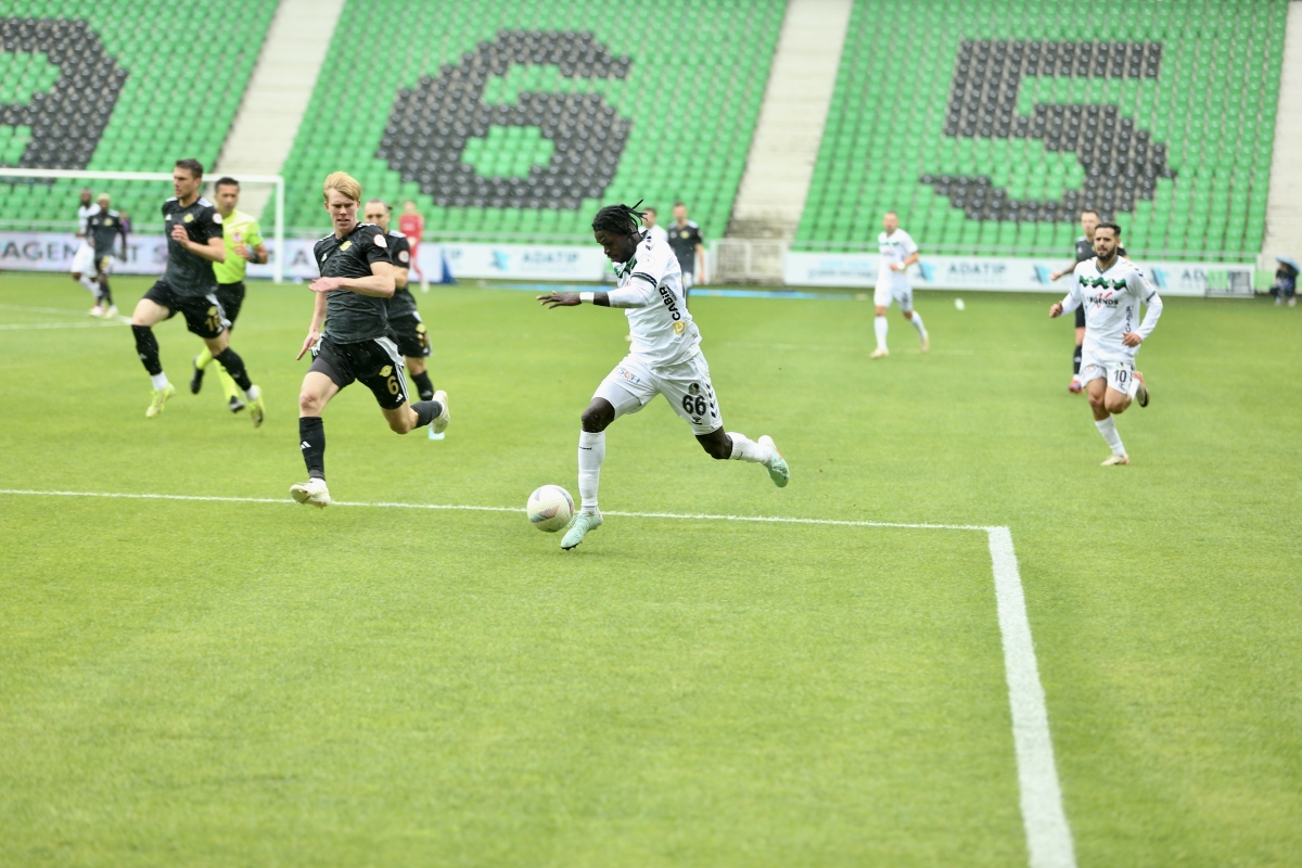 Sakaryaspor-Esenler Erokspor Foto Galeri