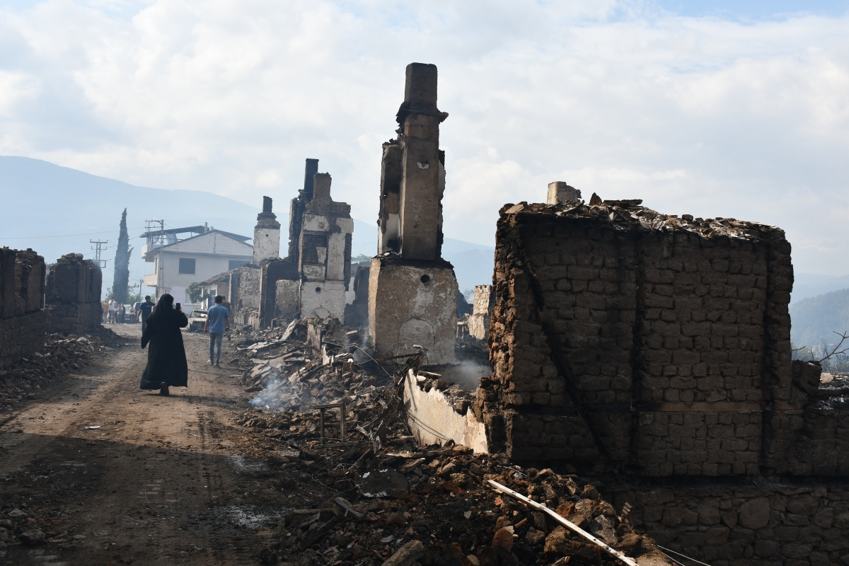 Kaşıkçı Mahallesi, yangında büyük zarar gördü