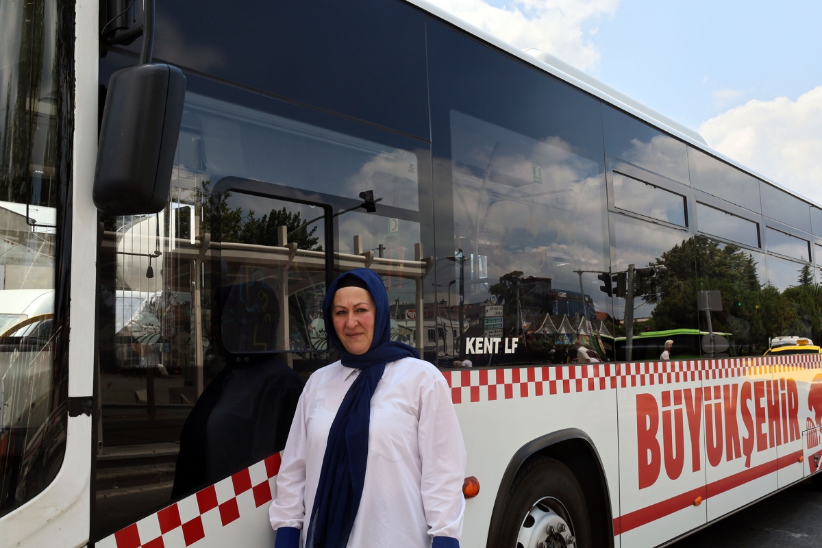Toplu taşımaya kadın eli