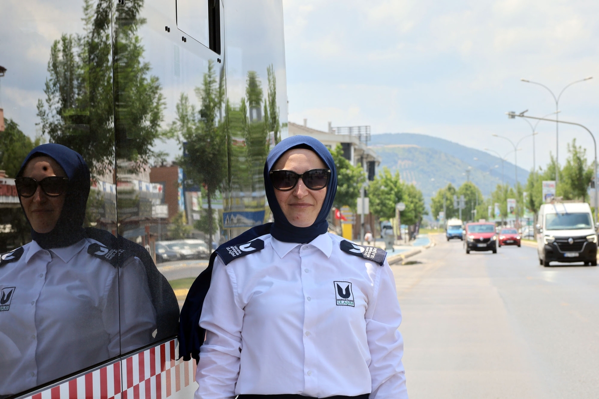 Toplu taşımaya kadın eli