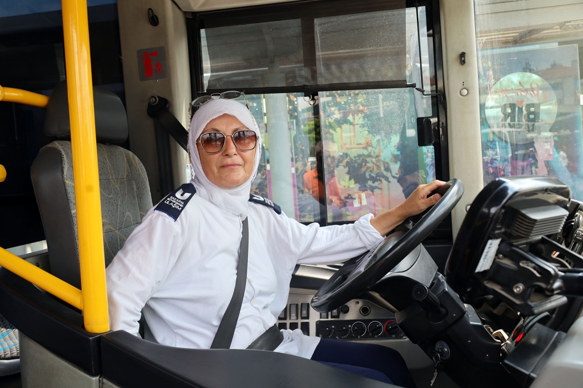 Toplu taşımaya kadın eli