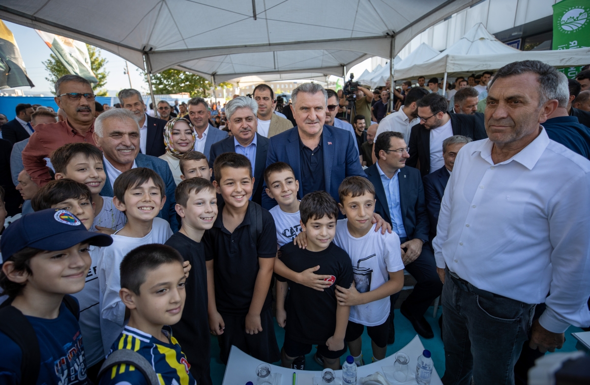 Bakan Bak, Sakarya'da